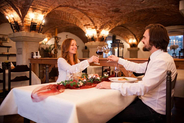 Романтическое свидание в ресторане в Хабаровске. Ultra Подарки. Купить романтическое свидание в ресторане в Хабаровске. Подарите самым близким незабываемые моменты и признайтесь в искренних чувствах. Сервис UltraPodarki.ru 8-800-505-95-30. Романтическое свидание в ресторане в Хабаровске, свидание в Хабаровске, свидание в ресторане, сертификат на свидание в ресторане, сертификат на свидание в Хабаровске, купить свидание, купить свидание Хабаровск, первое свидание, девушка свидание, хороший ресторан, романтический ресторан, романтический вечер, романтический ужин, романтические любимому, романтическая музыка