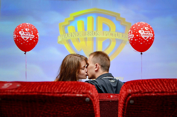 Романтическое свидание в кинотеатре в Хабаровске. Ultra Подарки. Купить романтическое свидание в кинотеатре в Хабаровске. Подарите самым близким незабываемые моменты и признайтесь в искренних чувствах. Сервис UltraPodarki.ru 8-800-505-95-30. Романтическое свидание в кинотеатре в Хабаровске, свидание в Хабаровске, свидание в кинотеатре, сертификат на свидание в кинотеатре, сертификат на свидание в Хабаровске, купить свидание, купить свидание Хабаровск, первое свидание, девушка свидание, хороший кинотеатре, романтический кинотеатре, романтический вечер, романтический ужин, романтические любимому, романтическая музыка