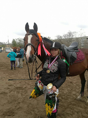 Конная прогулка в Хабаровске. Подарочные сертификаты Ultra Подарки. Купить оригинальный подарок или подарочный сертификат на Конная прогулка в Хабаровске. Сервис UltraPodarki.ru 8-800-505-9530. Катание на лошадях, Прогулка на лошади, Прогулка на лошадях для двоих, Конная прогулка, конный клуб, Конный клуб, конная прогулка, конная прогулка в Хабаровске