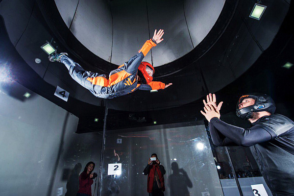 Полёт в аэротрубе  в Хабаровске. Ultra Подарки. Полёт в аэротрубе  в Хабаровске. Попробуйте полёт в аэротрубе . Сервис: UltraPodarki.ru 8 800 505 95 30. Полёт в аэротрубе , аэротруба Хабаровск, полёт Хабаровск