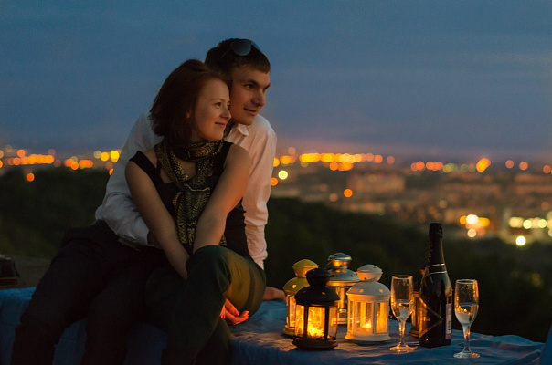 Романтическое свидание на крыше в Хабаровске. Ultra Подарки. Купить романтическое свидание на крыше в Хабаровске. Подарите самым близким незабываемые моменты и почувствуйте друг друга ещё ближе. Сервис UltraPodarki.ru 8 800 505 95 30. Романтическое свидание на крышев Хабаровске, свидание на крышев Хабаровске, свидание, сертификат на свидание на крыше, сертификат на свидание в Хабаровске, купить свидание на крыше, купить свидание Хабаровск