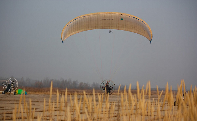 Полёт с инструктором на параплане в Хабаровске. Ultra Подарки. Полёт с инструктором на параплане в Хабаровске. Попробуйте полёт на двухместном параплане над столицей. Сервис: UltraPodarki.ru 8 800 505 95 30. Полёт на параплане, полёт на параплане Хабаровск, полёт с инструктором на параплане Хабаровск, полёт с инструктором на параплане, параплан Хабаровск, параплан, парапланеризм Хабаровск, купить параплан Хабаровск