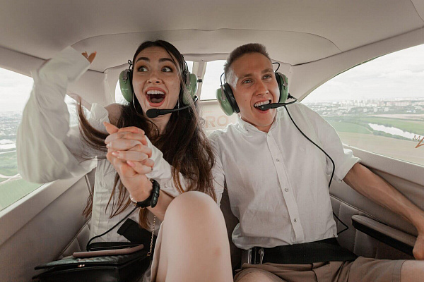 Полет на самолете в Хабаровске. Ultra Подарки. Купить полёт на самолёте в Хабаровске. Испытайте невероятные ощущения от прогулки на самолёте или порадуйте своих близких подарив сертификат на полет в подарок. Сервис UltraPodarki.ru 8 800 505 95 30. полёт на самолёте, сертификат на полёт, цены самолёт, полёт в подарок, реальный полёт, реальный полёт на самолёте, купить полёт Хабаровск, полёт на самолёте Хабаровск, сертификат на полёт Хабаровск, цены полёт Хабаровск