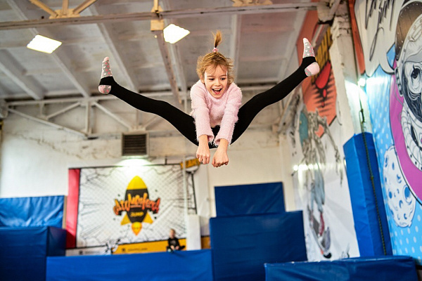  Батутный центр в Хабаровске. Сервис Ultra Подарки. Купить подарочный сертификат в батутный центр, попробуйте прыжки на батуте в Хабаровске. Сервис UltraPodarki.ru 8 (800) 555 95-30.. Батутный центр , батутный центр, батутный центр цены, батутный центр в Хабаровске,  батутный парк, батут прыгать, прыжки +на батуте, батут Хабаровск, батут спорт