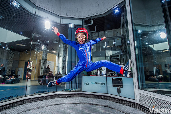 Полёт в аэротрубе  в Хабаровске. Ultra Подарки. Полёт в аэротрубе  в Хабаровске. Попробуйте полёт в аэротрубе . Сервис: UltraPodarki.ru 8 800 505 95 30. Полёт в аэротрубе , аэротруба Хабаровск, полёт Хабаровск